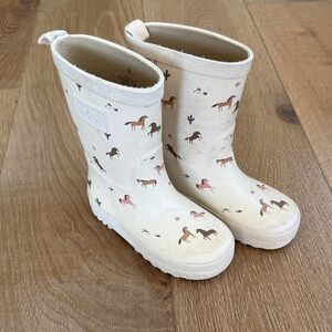 Rylee + Cru Rainboots Kids Size 8 in Blush Horse Print